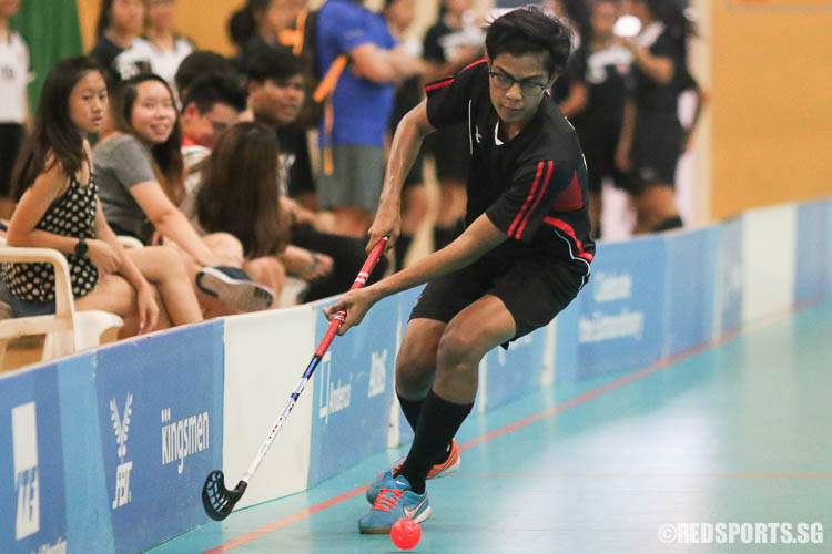 Muhammad Zaki B Muhammad Z (TPJC #13) dribbles upcourt. (Photo © Chua Kai Yun/Red Sports)