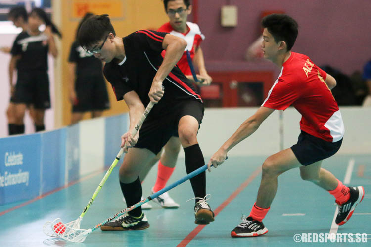 Lai Hao Yang (TPJC #25) steers the ball away from his opponent. (Photo © Chua Kai Yun/Red Sports)