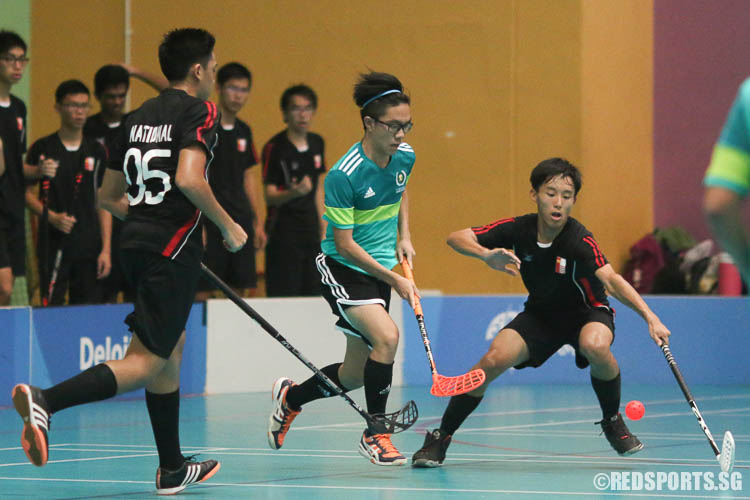 Players from both schools contest for the ball. (Photo © Chua Kai Yun/Red Sports)