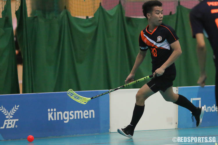 Enoch Yang (PJC #10) looks for his teammates while running forward for the ball. (Photo © Chua Kai Yun/Red Sports)