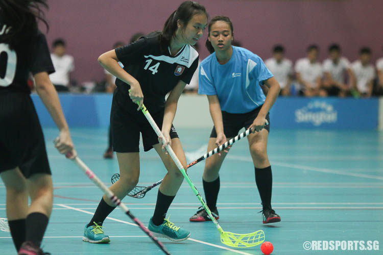 Jace Song (NYJC #14) prepares for a shot against Millennia Institute. (Photo © Chua Kai Yun/Red Sports)