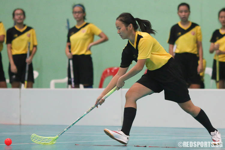 Wu Tanya (VJC #20) runs forward for the ball. (Photo © Chua Kai Yun/Red Sports)