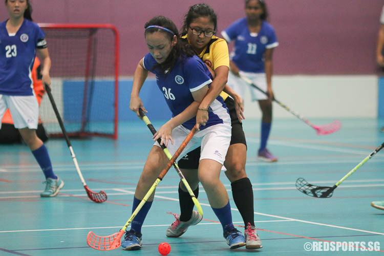 Alfie Kwa (MJC #36) controls the ball against Nurhidayah Rahmat (VJC #12). (Photo © Chua Kai Yun/Red Sports)