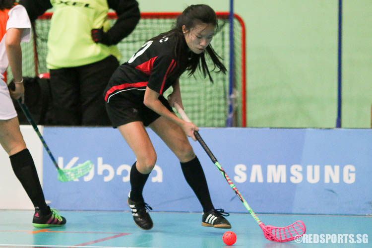 Charmaine Neo (TPJC #10) dribbles the ball against IJC. (Photo © Chua Kai Yun/Red Sports)