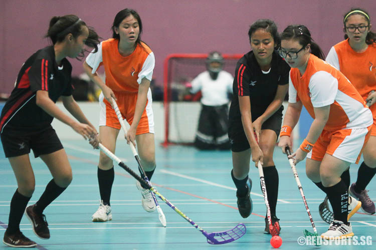 Players contest for the ball. (Photo © Chua Kai Yun/Red Sports)