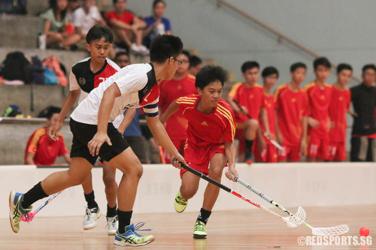 Players from both schools contest for the ball. (Photo © Chua Kai Yun/Red Sports)