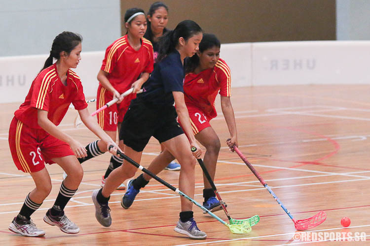 A player from Coral Secondary attempts to intercept. (Photo © Chua Kai Yun/Red Sports)