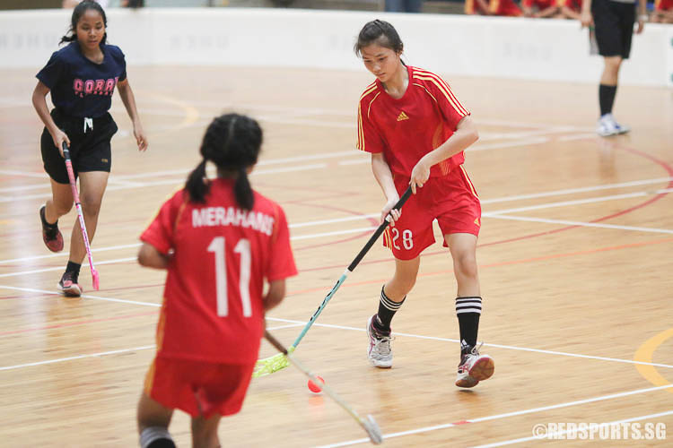 Cheryl Tan (BM #28) driving the ball upcourt. (Photo © Chua Kai Yun/Red Sports)