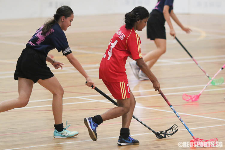 Nurul Syafiqah (BM #24) dribbles the ball against Coral Secondary. (Photo © Chua Kai Yun/Red Sports)