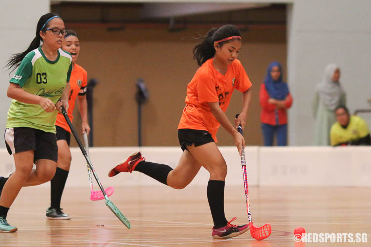 Sharifaq Nadhrah Jamal Alhadi (TKSS #25) dribbles the ball. (Photo © Chua Kai Yun/Red Sports)