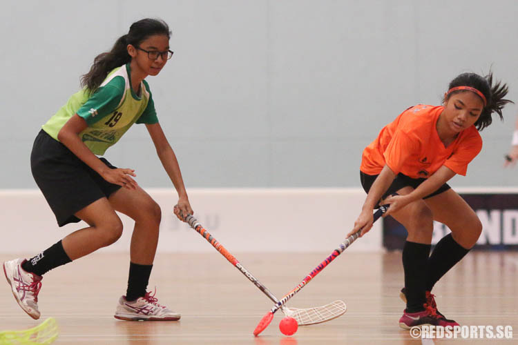 Sharifaq Nadhrah Jamal Alhadi (TKSS #25) controls the ball against Nur Nadhirah (OPSS #19). (Photo © Chua Kai Yun/Red Sports)