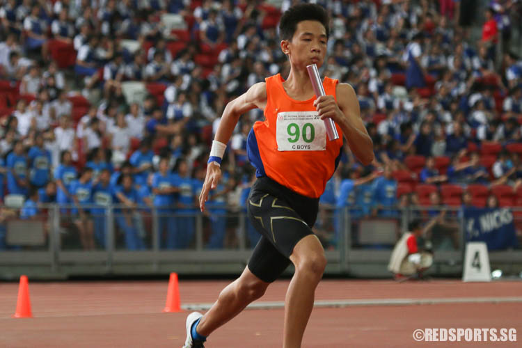 Koh Shin Kiat (#90) of North Vista Sec starting the third leg of the 4x400m relay. (Photo © Chua Kai Yun/Red Sports)