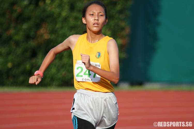 Trailing behind Jolene Tan (#36),  Brigette Teo (#247) of Cedar Girls' came in fourth with a timing of 09:27.56. (Photo © Chua Kai Yun/Red Sports)