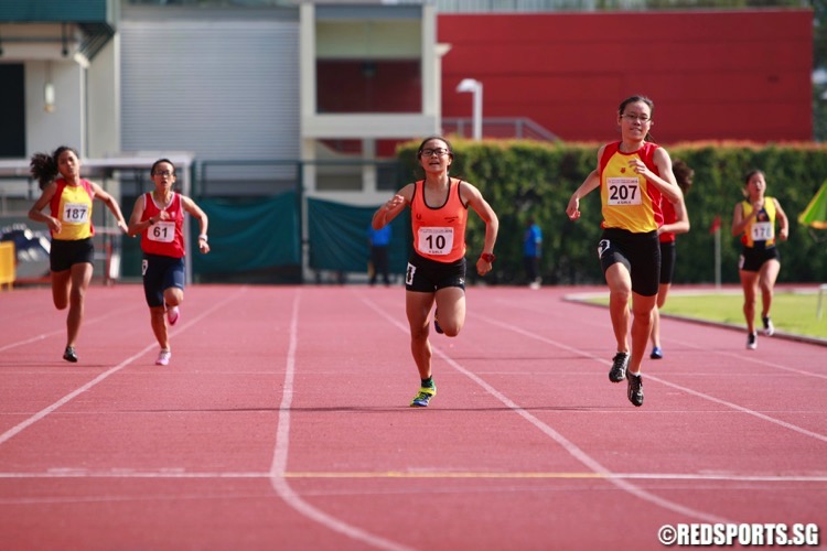 a div girls 400m