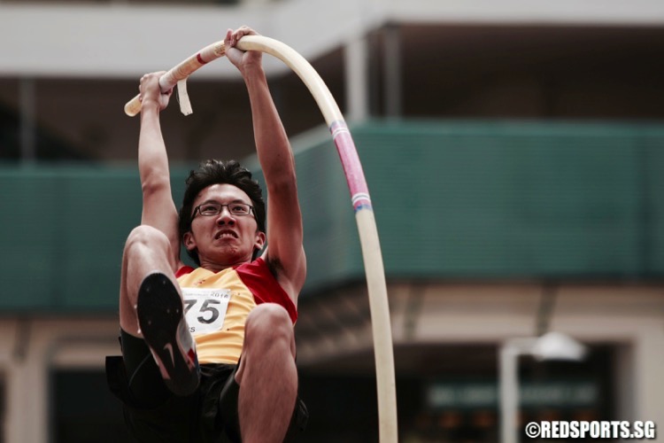 a div boys pole vault