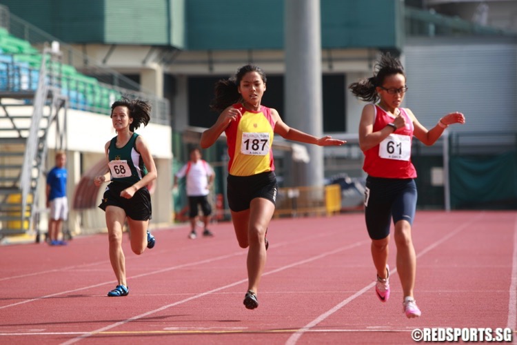 a div girls 400m