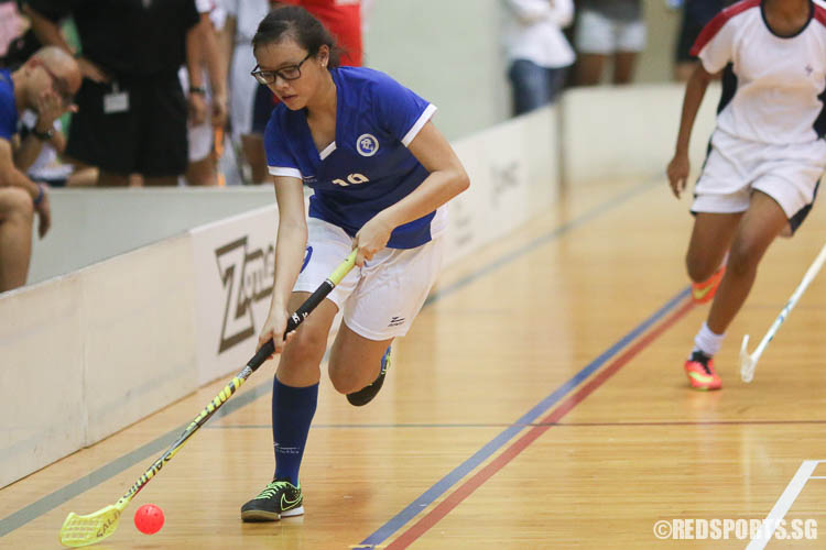 Natalie Tan (MJC #19) dribbles the ball against YJC. (Photo © Chua Kai Yun/Red Sports)