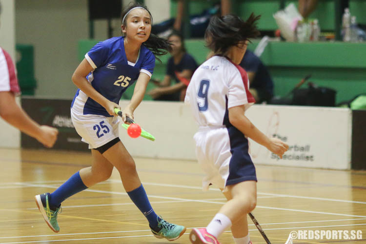 Faith Wong (MJC #25) attempts a shot. (Photo © Chua Kai Yun/Red Sports)