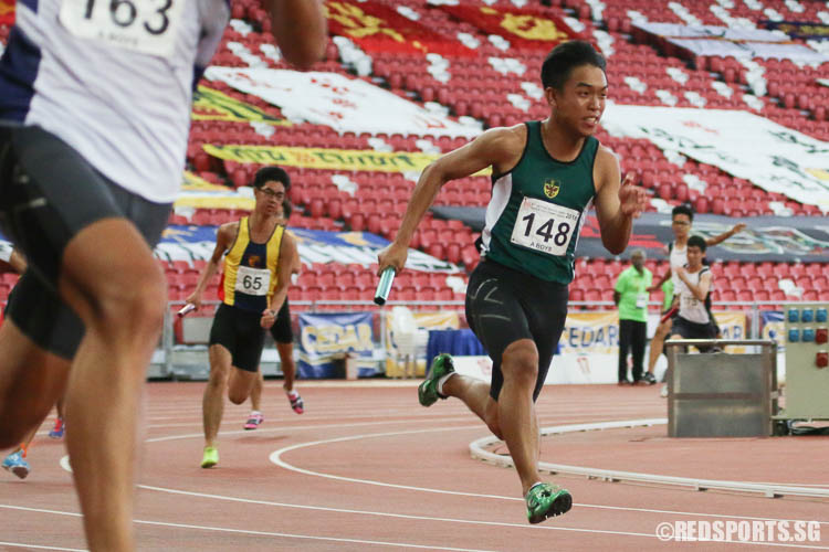 Ryan Tan (#148) of Raffles Institution runs the third leg of the A Division Boys 4x100m relay final. (Photo © Chua Kai Yun/Red Sports)