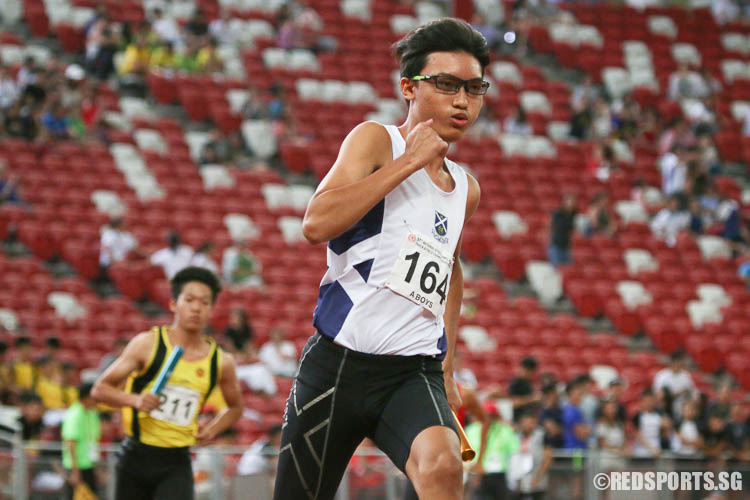 Nigel Mun (#164) of SAJC running the first leg of the 4x400m relay final. (Photo © Chua Kai Yun/Red Sports)