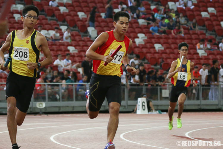 Edward Tan (#272) of HCI and Tay Huan Lin (#208) of VJC running the second leg of 4x400m relay. (Photo © Chua Kai Yun/Red Sports)