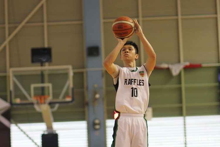 Justin Yeo (RI #10) shoots from distance.