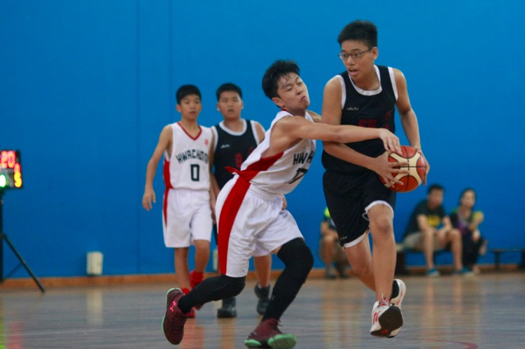 HCI (white) had a comfortable 82-8 win over Zhenghua to improve to a 2-0 win-loss record. (Photo © Les Tan/Red Sports)