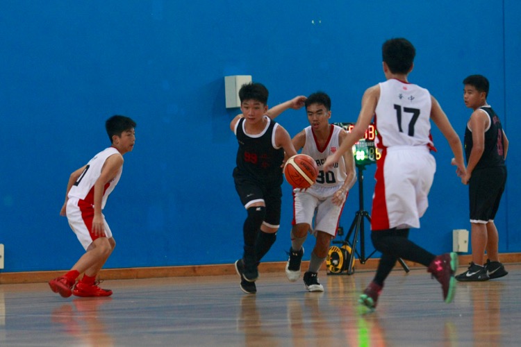 HCI (white) had a comfortable 82-8 win over Zhenghua to improve to a 2-0 win-loss record. (Photo © Les Tan/Red Sports)