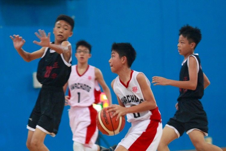 HCI (white) had a comfortable 82-8 win over Zhenghua to improve to a 2-0 win-loss record. (Photo © Les Tan/Red Sports)