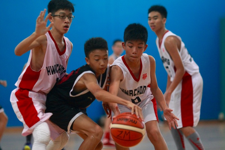 HCI (white) had a comfortable 82-8 win over Zhenghua to improve to a 2-0 win-loss record. (Photo © Les Tan/Red Sports)