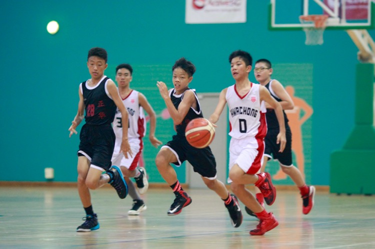 HCI (white) had a comfortable 82-8 win over Zhenghua to improve to a 2-0 win-loss record. (Photo © Les Tan/Red Sports)