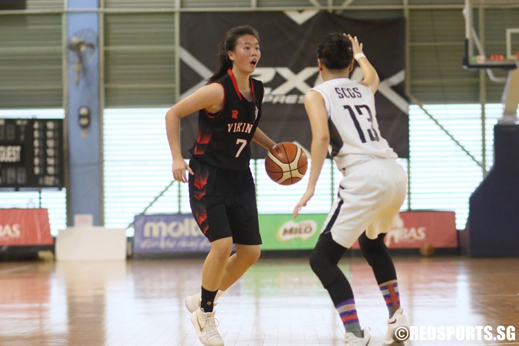 Lydia Ang (NV #7) looks to get past her defender. She scored a team-high 17 points. (Photo 2 © Dylan Chua/Red Sports)