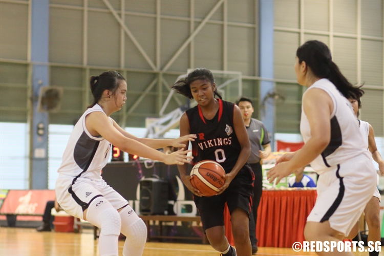 Nurul Haziqah (#0) looks to get past the SCGS defence. (Photo 16 © Dylan Chua/Red Sports)