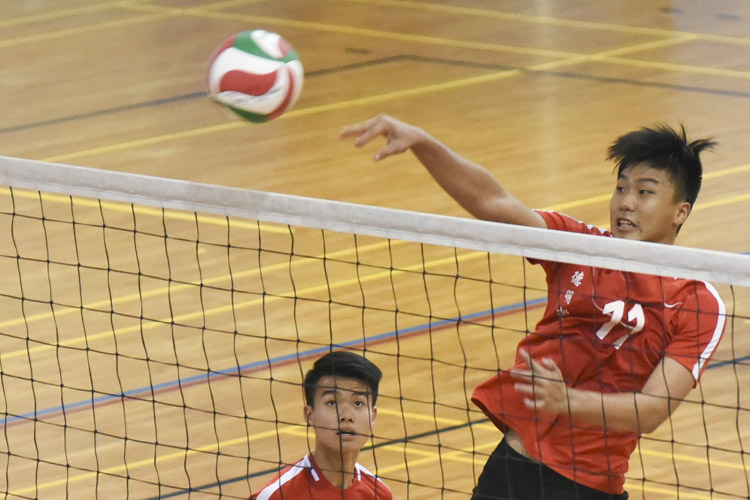 Zhang Zhen Hao (DMN #11) spiking the ball during the match. (Photo © Stefanus Ian/Red Sports)