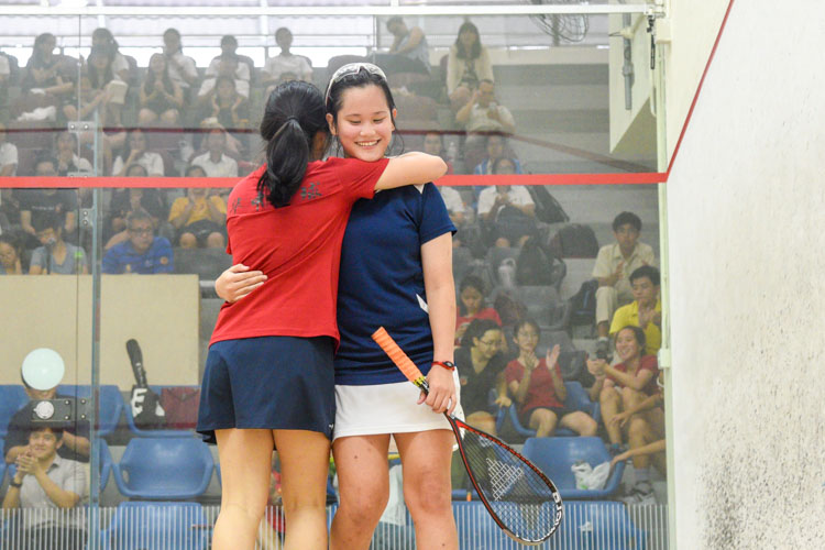 HCI’s Denise Teo and ACJC’s Rachel Lee hugging each other after the end of their match. (Photo © Stefanus Ian/Red Sports)