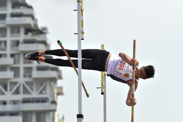 Jonathan Pua (#298) of Raffles Institution jumped a height of 3.70m and came in third place.