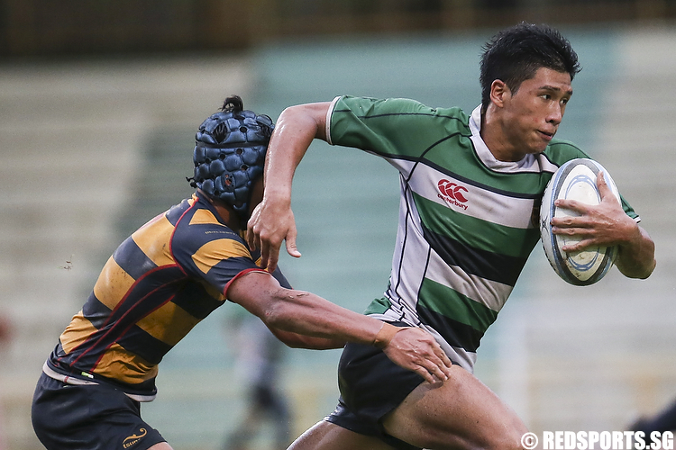 Aiman (#3) of Raffles Institution fends off Reuben Sivadas (#7) of ACS (Independent). (Photo © Lee Jian Wei/Red Sports)