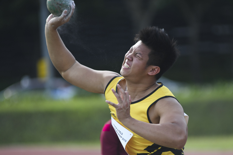 Leroy Koh of Singapore Polytechnic finished sixth in the IVP Men's Shot Put event with a final throw distance of 10.42m. (Photo 1 © Stefanus ian/Red Sports)