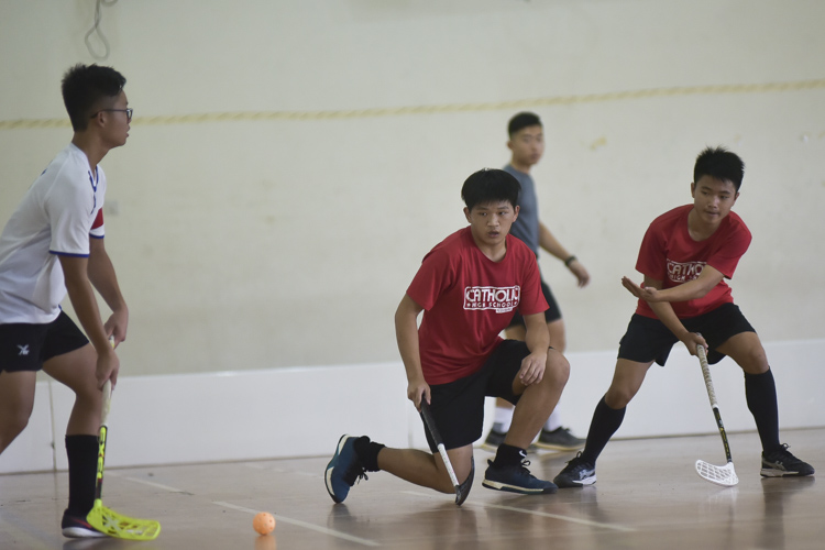 Catholic High players defending a Yusof Ishak free-hit. (Photo 1 © Iman Hashim/Red Sports)