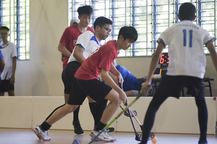 Catholic High swept past Yusof Ishak 18-2 to improve to a 4-0 win-loss record in the National B Division Floorball Championship. (Photo 1 © Iman Hashim/Red Sports)