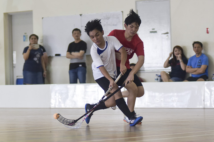 Players fight for possession of the ball. (Photo 1 © Iman Hashim/Red Sports)