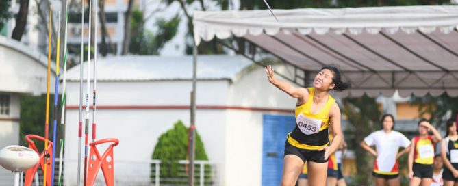 Deseree Khor of Victoria Junior College clinched gold with a final distance of 32.63m in the A Division girls' Javelin Throw event. (Photo 1 © Stefanus Ian/Red Sports)