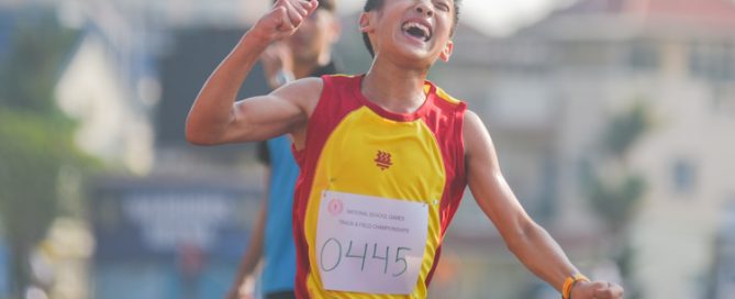 Jacon Tan (#445) led a 1-2 finish for Hwa Chong Institution in the C Division boys' 3000m final when he clocked 10:29.47 to strike gold. (Photo 1 © Iman Hashim/Red Sports)