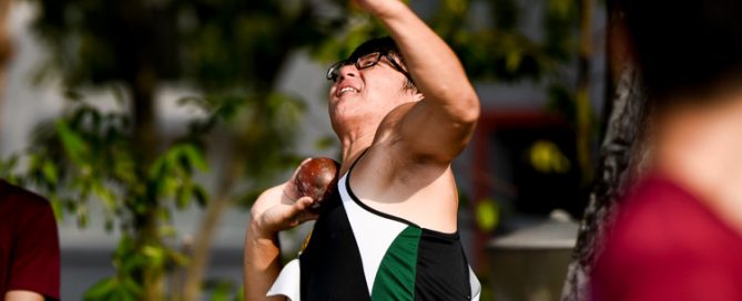 Matthew Lee (#117) of Raffles Institution clinched the A Division boys' shot put gold with a best throw of 16.66m. (Photo 1 © Iman Hashim/Red Sports)