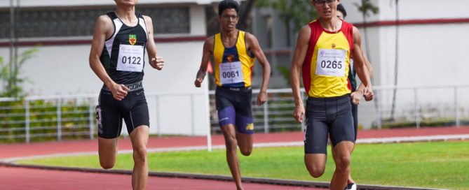 Sin Ming Wei (#265) of Hwa Chong Institution outsprinted his other competitors to clinch the A Division boys' 400m gold in 51.45s. (Photo 1 © Iman Hashim/Red Sports)