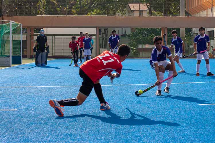 Toh Kok Ming, Srongpon (SKS #11) has his pass blocked by Mervylen S/O Ramesh (SAS #11), which ultimately stopped a Sengkang attack. (Photo 4 © REDintern Jordan Lim)