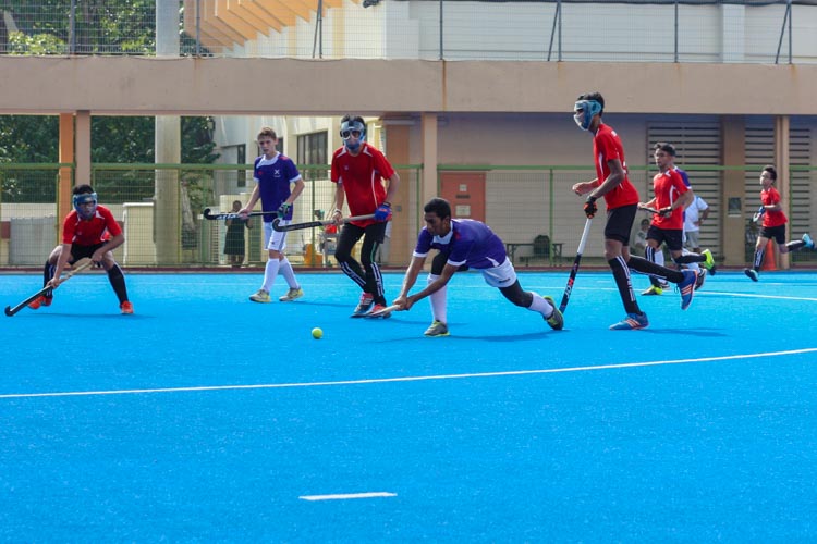 Muhammed Nasrullah B (SKS #2) lunges out to shoot the ball. (Photo 7 © REDintern Jordan Lim)