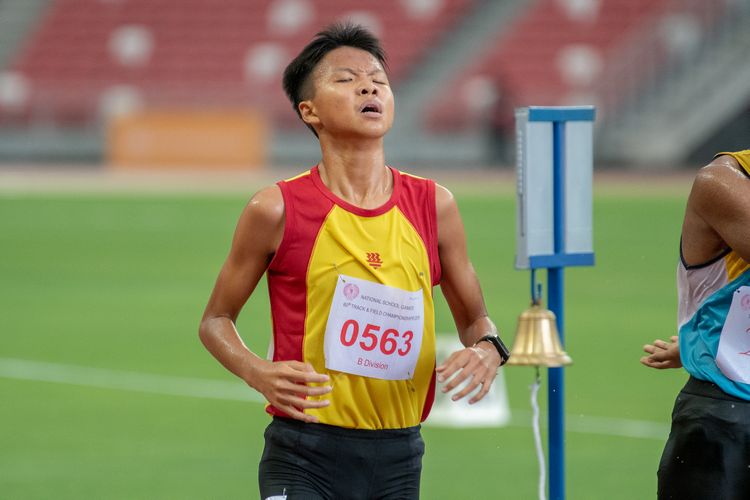 Ernest Low (#563) of HCI finished in sixth place in the B Division Boys' 2000m steeplechase final with a time of 07:12.72.