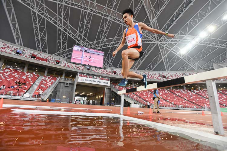 Loh Wei Long of Yuan Ching Secondary School on his way to winning the 2000m Steeplechase final. (Photo 1 © Stefanus Ian)