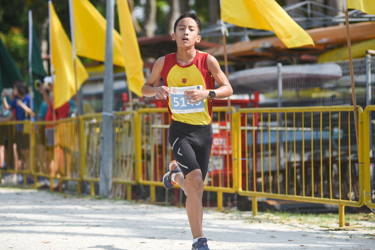 HCI's Jacob Tan, the recent track 3000m champion, finished third in the Boys’ C Division cross country race with a time of 13:51.4. (Photo 1 © Iman Hashim/Red Sports)